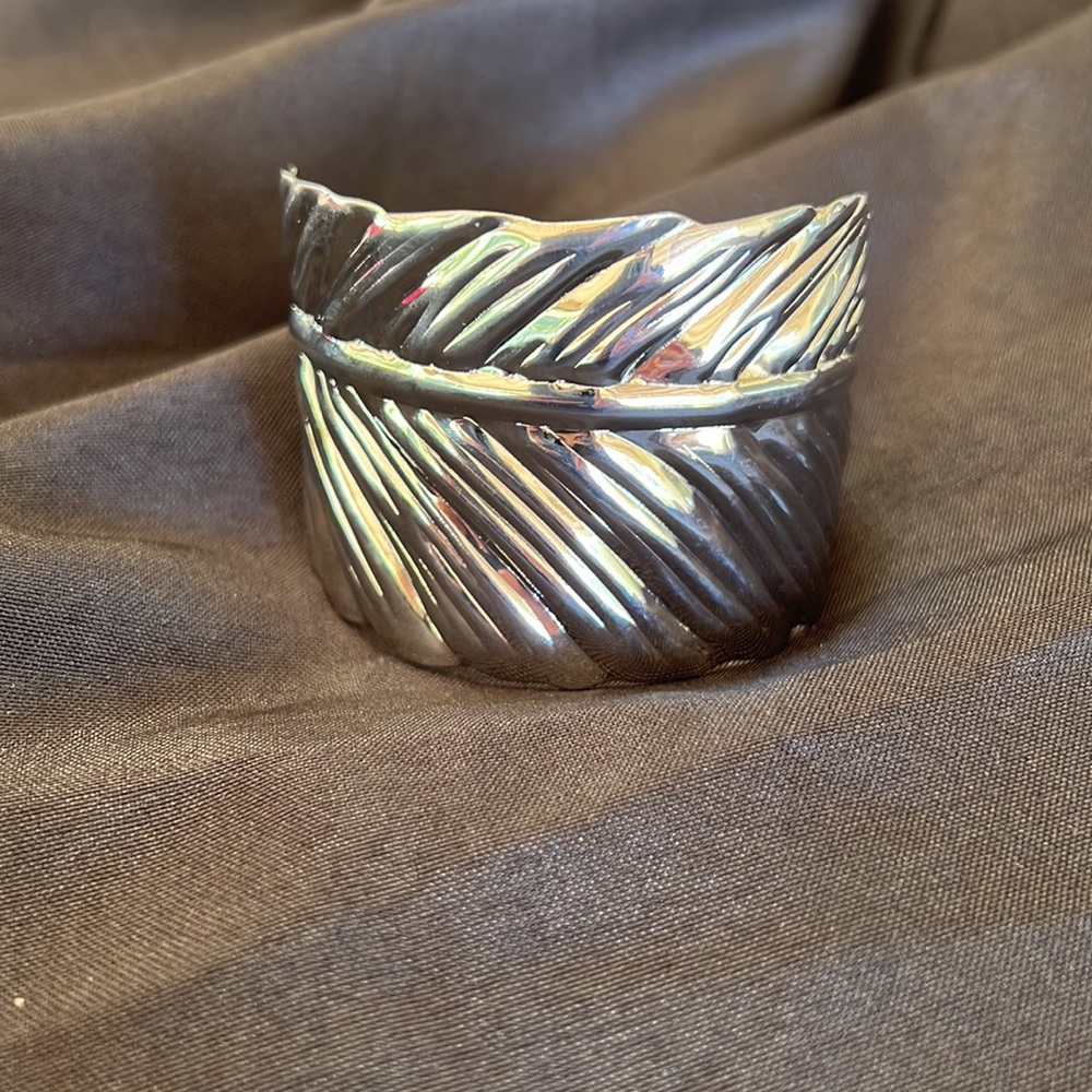 NWOT Silver Palm leaf cuff Bracelet
